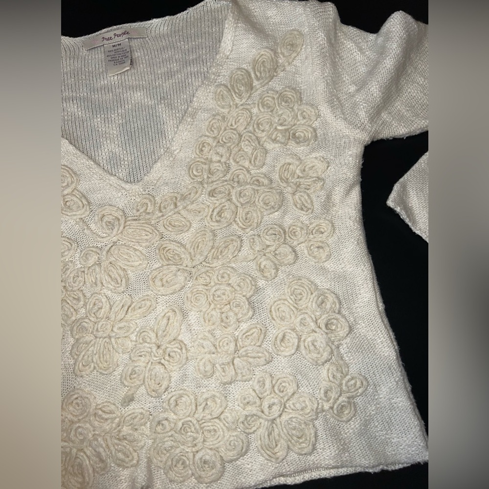 Free People Vintage Cream Knit Textured Floral Sweater Size Medium GUC - Picture 2 of 4
